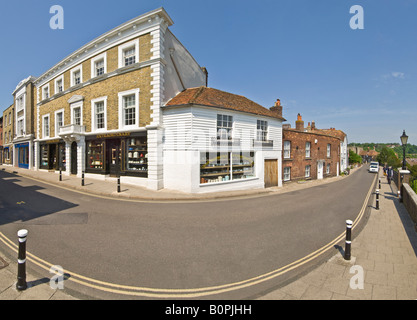 A 3 foto stitch immagine panoramica mostra architettura tipica di segala - Hilders Cliff road (a destra) e High street (sinistra). Foto Stock