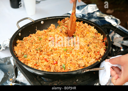 Piatto di riso con pollo e un piatto tradizionale della cucina panamense Foto Stock