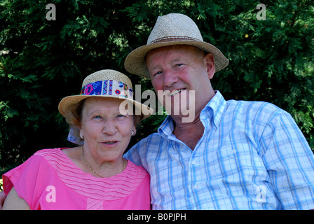 Una vecchia coppia felice. Foto Stock