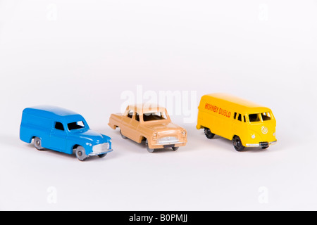 Gruppo di Hornby Dublo 1960 s automobili giocattolo Foto Stock