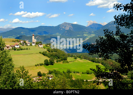 Villaggio sull'altipiano del Renon vicino a Bolzano in Alto Adige Italia Foto Stock