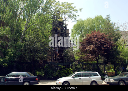 Eddie Boros Torre giocattolo in Oriente 6th Street e Avenue B comunità giardino nell'East Village Foto Stock