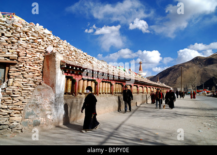 Mani da parete, OM MANI PADME HUM,Yushu,Qinghai Foto Stock