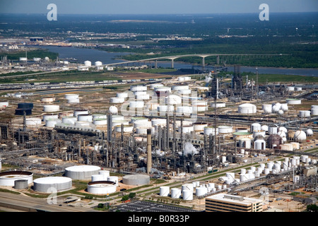 Vista aerea di raffinerie di petrolio lungo la Houston canale nave a Houston in Texas Foto Stock