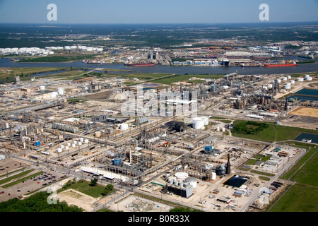 Vista aerea di raffinerie di petrolio lungo la Houston canale nave a Houston in Texas Foto Stock