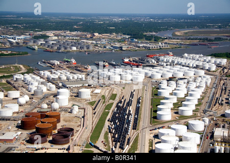 Vista aerea di raffinerie di petrolio lungo la Houston canale nave a Houston in Texas Foto Stock