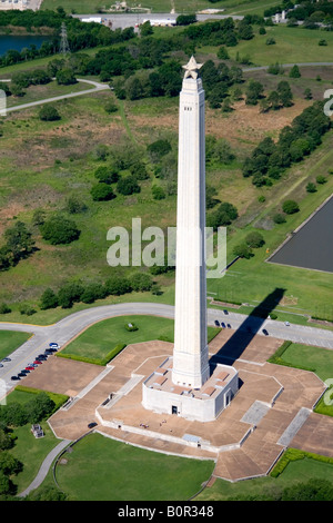 Vista aerea del San Jacinto Monument lungo la Houston canale nave a Houston in Texas Foto Stock