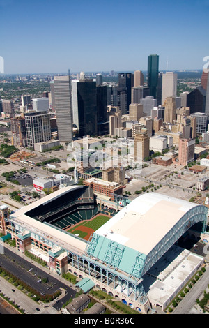 Vista aerea di Minute Maid Park e il centro cittadino di Houston in Texas Foto Stock