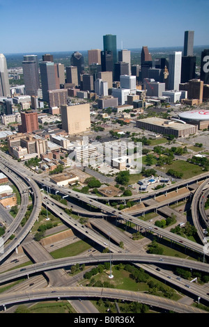 Vista aerea dell'Interscambio superstrada della Interstate 45 e U S Highway 59 nella città di Houston in Texas Foto Stock