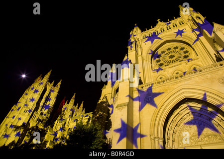 La Cattedrale Nazionale di Washington durante il 2008 'illuminazione per unire' dell'evento. Foto Stock