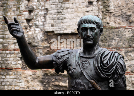 Statua di bronzo di augusto imperatore Cesare Foto Stock