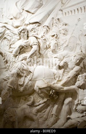 Rilievo in marmo scultura Alexandre et Diogene da Pierre Puget nel museo del Louvre a Parigi, Francia. Foto Stock