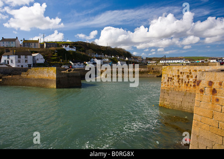 Il porto esterno a Porthleven Cornwall Regno Unito Foto Stock