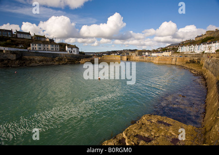 Il porto esterno a Porthleven Cornwall Regno Unito Foto Stock