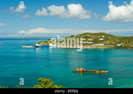 Nave affondata in Marigot Bay Saint Martin protettorato francese Foto Stock