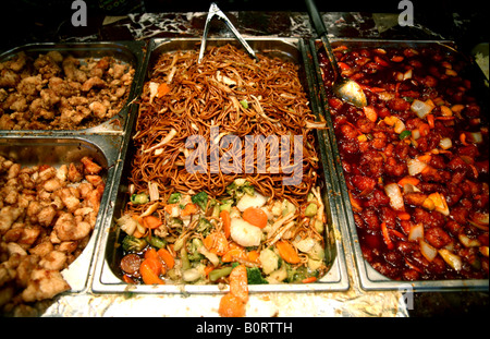 Cibo cinese sul display sul mercato in stallo Camden Lock London Foto Stock