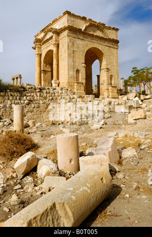 Nord Tetrapylon nelle rovine di Jerash romano città Decapoli dating da 39 a 76 AD Giordania Arabia Foto Stock