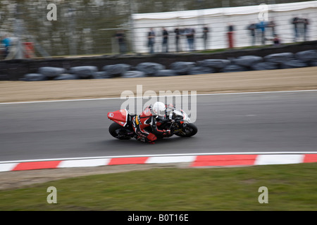 Aaron Zanotti in sella a una Honda nel Bennetts British Superbike, tornate Druid piegare al marchio della Berlina, Kent, Inghilterra Foto Stock