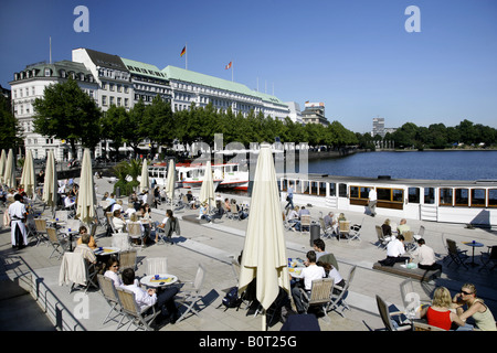 Un bel posto per vivere - Amburgo al lago Binnenalster, Germania Foto Stock