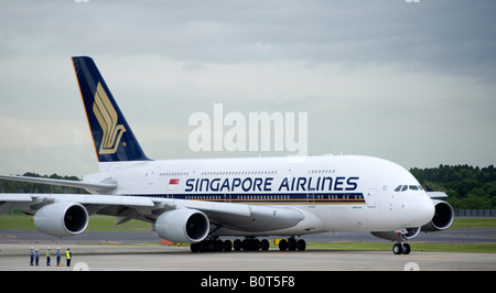 Prima visita del nuovo Airbus A380 aereo di linea di passeggeri gestiti da Singapore Airlines all'Aeroporto Narita di Tokyo il 20/5/2008 Foto Stock