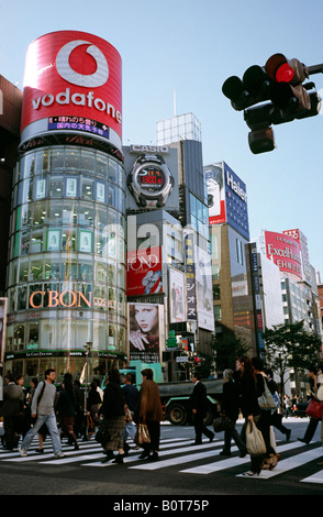 Attraversamento pedonale su Tokyo di Ginza. Foto Stock