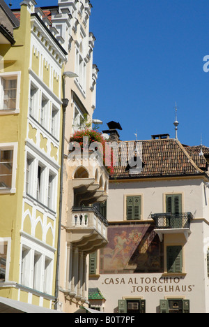 Edifici nell'elegante città di Bolzano nel Tirolo Italiano in Italia settentrionale Foto Stock