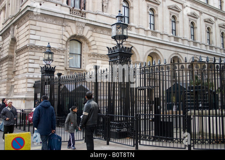 Ingresso a Downing Street da Whitehall London Foto Stock