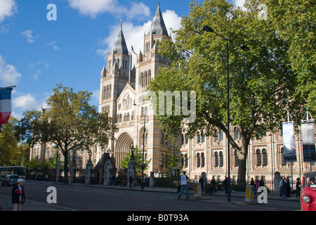 Parte anteriore del Museo di Storia Naturale a Cromwell Road Londra Foto Stock