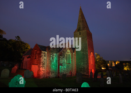 Chiesa di St James Slapton Ley South Devon illuminato da luce flash REGNO UNITO Foto Stock