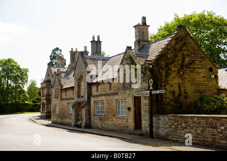 Regno Unito Inghilterra Lincolnshire Belton borgo caratteristico case station wagon Foto Stock