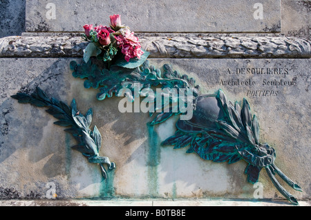 War Memorial dettaglio, Mézières-en-Brenne, Indre, Francia. Foto Stock