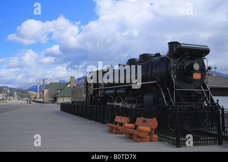 Vecchia locomotiva nel villaggio di Jasper, Alberta Foto Stock