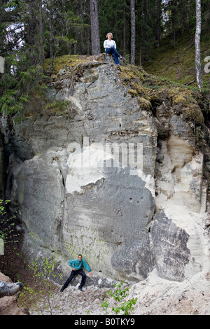 Una popolare destinazione turistica Sietiniezis Rock in Gauja National Park Vidzeme Lettonia Foto Stock