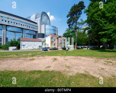 Il lato posteriore dell'edificio del Parlamento Europeo a Bruxelles, in Belgio Foto Stock