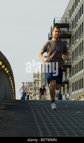 Uomo che corre in Amsterdam Foto Stock