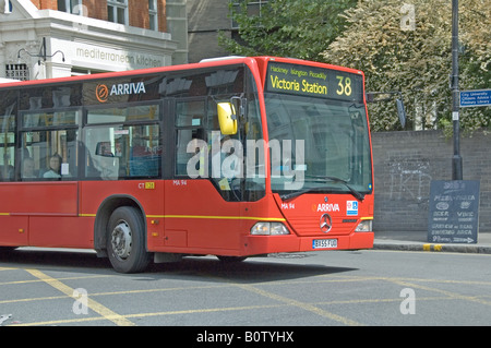 Bendy bus girando Clerkenwell Islington London REGNO UNITO Foto Stock