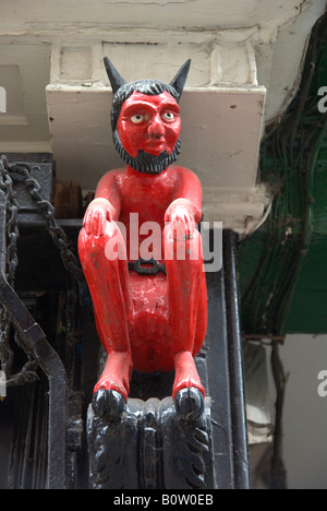 Diavolo Rosso statua Stonegate York Maggio 2008 Foto Stock