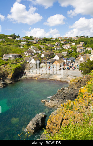 Il pittoresco villaggio di pescatori di Cadgwith Cornwall Inghilterra REGNO UNITO Foto Stock