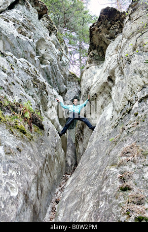 Arrampicata su roccia Sietiniezis Gauja nel Parco Nazionale di Vidzeme Lettonia Foto Stock