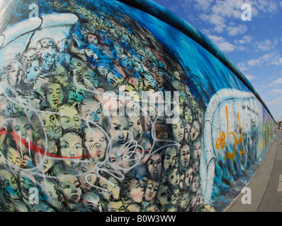 Tratto superstite del muro di Berlino all' East Side Gallery", Berlino Foto Stock
