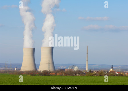 Grafenrheinfeld Centrale Nucleare accanto al villaggio di Garstadt, Baviera, Germania, Europa Foto Stock