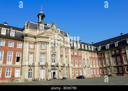 Il principe-vescovo Castello, architetto Johann Conrad Schlaun, Muenster, sede dell'Westfaelischen Wilhelms-Universitaet university, N Foto Stock