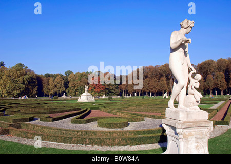 Statua nel giardino del castello, Nordkirchen, barocco moated il castello di Versailles Vestfalia, sede della Fachhochschule fuer Finanzen N Foto Stock