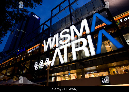 Wisma Atria Shopping Centre su Orchard Road, Singapore, Sud-est asiatico Foto Stock