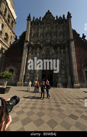 Fotografo, Sagrario Metropolitano, Cattedrale Metropolitana, Zocalo, Città del Messico, Messico, America del Nord Foto Stock