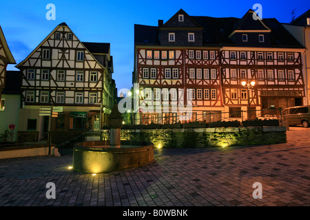 Tipiche case a graticcio Kornmarkt, nel centro storico di Wetzlar, Hesse, Germania Foto Stock