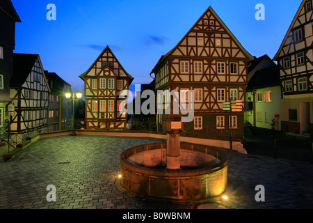 Tipiche case a graticcio Kornmarkt, nel centro storico di Wetzlar, Hesse, Germania Foto Stock