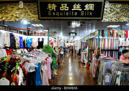 Le lanterne cinesi in un negozio, Mercato della Seta, Pechino, Cina Foto  stock - Alamy