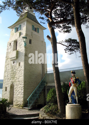 Statua di Nelson a Portmeirion Italianamente villaggio modello progettato da architetto Sir Clough Williams-Ellis Gwynedd North Wales UK Foto Stock