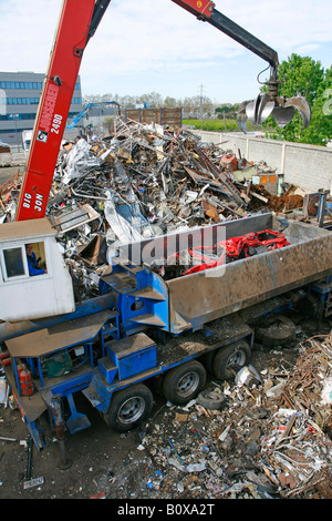 Frantumato in auto junkyard Foto Stock